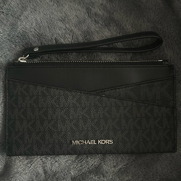 MK wristlet - Picture 1 of 3